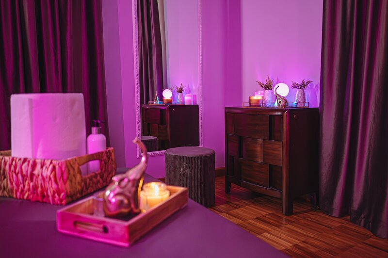 Salon Obsidian - masaj erotic si body-to-body